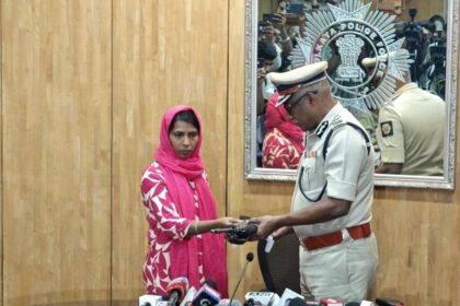 Maoist woman with ₹10-lakh bounty surrenders to Kolkata Police