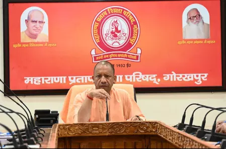 ऊर्जा बचत के लिए विद्यार्थियों के जरिए परिवारों और समाज को जागरूक करें शिक्षक और कर्मचारी: सीएम योगी