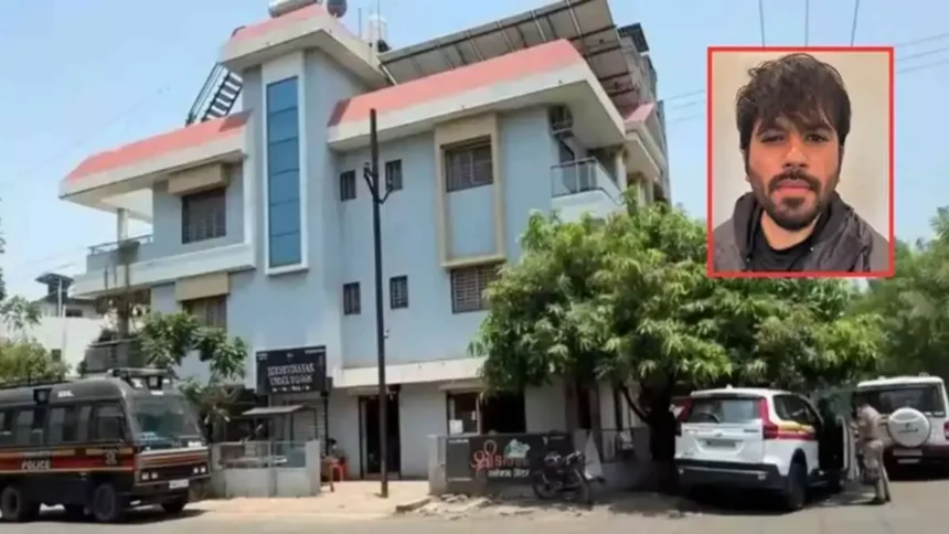 दिल्ली में प्रदर्शन के बाद अपने घर पहुंचे अभिजीत दीपके:बोले- सरकार ने ट्रेलर देखा कॉकरोच क्या कर सकते हैं?