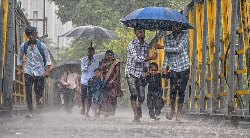 महाराष्ट्र तक पहुंचा मॉनसून, यूपी-बिहार समेत 16 राज्यों में बारिश और आंधी का अलर्ट