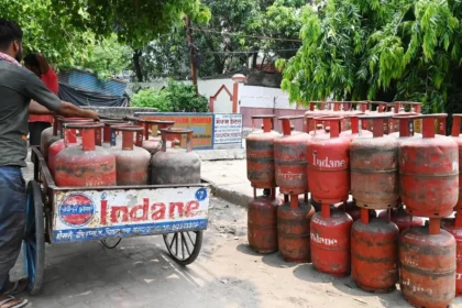 Govt cuts PM Ujjwala subsidy as domestic LPG cylinder cost surpasses ₹1,600
