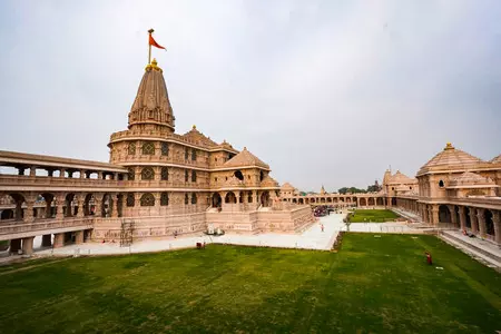 राम मंदिर चढ़ावा प्रकरण : एसआईटी ने गृह विभाग को सौंपी प्रारंभिक रिपोर्ट..जल्द तय हो सकती है आगे की कार्रवाई