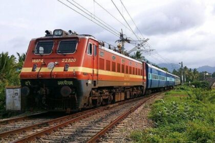 पूर्णा-पटना एक्सप्रेस में यात्री ने की सांप के काटने की शिकायत, मची अफरा-तफरी, तुरंत पहुंचे रेलवे अधिकारी