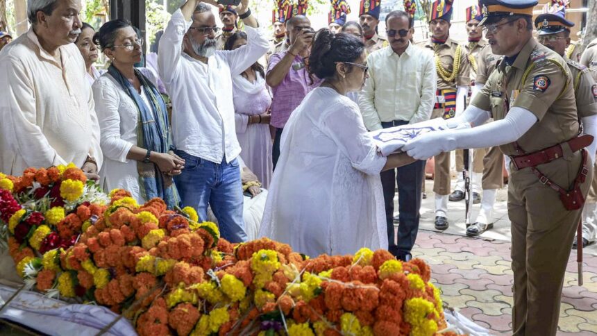 Veteran singer Suman Kalyanpur passes away at 89; last rites performed with full State honours