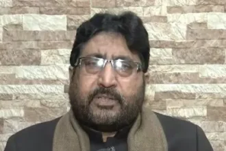 खुले में नमाज पर इलाहाबाद हाईकोर्ट के फैसले पर सियासी बवाल, शिया बोर्ड ने जताई आपत्ति