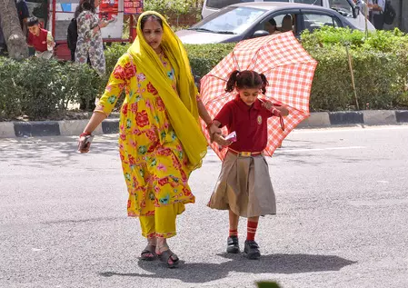 एनसीआर में हीट वेव का प्रकोप जारी, 26 अप्रैल से मौसम बदलेगा, हल्की बारिश से मिलेगी राहत