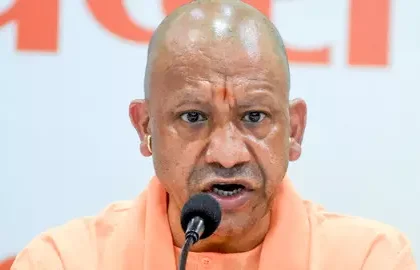 सीएम योगी ने स्टंटबाजी, शराब के नशे में गाड़ी चलाने, ओवरलोडिंग, डग्मागार बसें, अवैध डंफर के खिलाफ कार्रवाई के दिए निर्देश