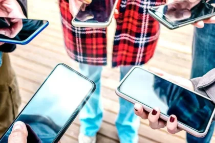 Canada introduces bill to restrict social media access for under-16s
