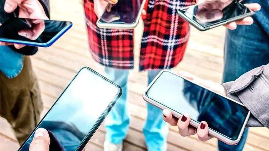 Canada introduces bill to restrict social media access for under-16s