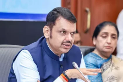 महाराष्ट्र: मुख्यमंत्री फडणवीस ने ईंधन की कालाबाजारी के खिलाफ चेतावनी दी