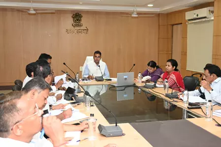 छत्तीसगढ़: बलौदाबाजार के कलेक्टर ने नए सत्र से पहले दिए स्कूलों में निर्माण कार्य पूरा करने के निर्देश