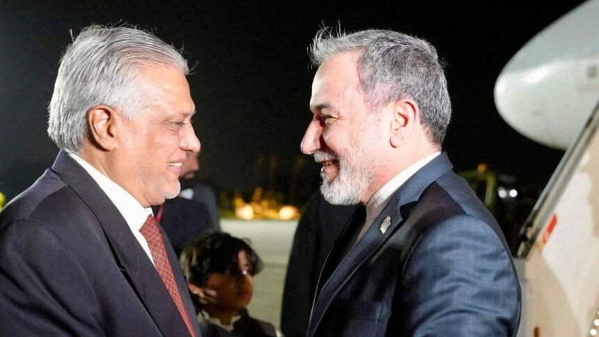 Pakistan Foreign Minister discusses regional situation with Iranian counterpart