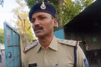 देवास के एक फैक्ट्री में आग फैलने से रोकने के लिए किए जा रहे हर संभव प्रयास : थाना प्रभारी