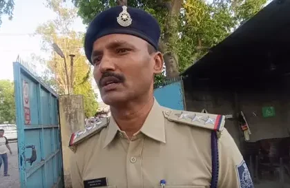 देवास के एक फैक्ट्री में आग फैलने से रोकने के लिए किए जा रहे हर संभव प्रयास : थाना प्रभारी