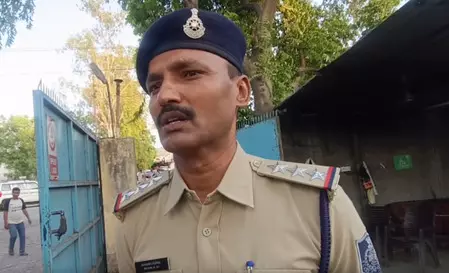 देवास के एक फैक्ट्री में आग फैलने से रोकने के लिए किए जा रहे हर संभव प्रयास : थाना प्रभारी