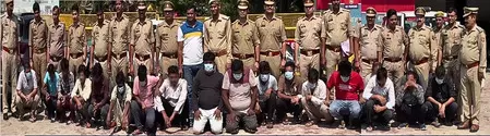 होटल के कमरे में चल रहा था सट्टे और जुए का अड्डा, 20 गिरफ्तार; 1.62 लाख रुपए, वाहन और मोबाइल बरामद