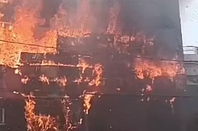 बड़ी खबर LIVE: लखनऊ कोचिंग अग्निकांड मामले पर अब तक चार लोग गिरफ्तार, 4 अधिकारी सस्पेंड, 15 लोगों की हुई मौत
