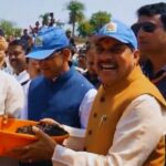 जल गंगा संवर्धन अभियान: सीएम डॉ. मोहन यादव ने इंदौर के लिंबोदी तालाब में किया श्रमदान, नागरिकों को जल संरक्षण की शपथ दिलाई