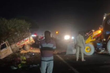 धार में भीषण सड़क हादसा, पिकअप वाहन पलटने से 12 मजदूरों की मौत, 13 लोग गंभीर रूप से घायल