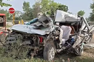 यूपी के बाराबंकी में भीषण सड़क हादसा: 4 श्रद्धालुओं की मौत, 3 घायल