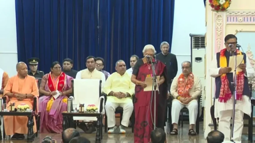 चुनाव से पहले योगी कैबिनेट का विस्तार, भूपेंद्र चौधरी समेत 6 MLA ने ली मंत्री पद की शपथ