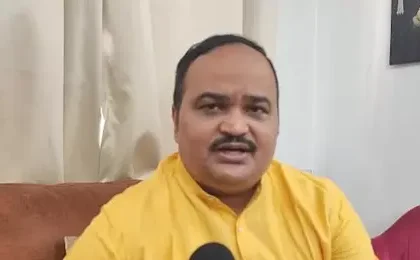 महंगाई-बेरोजगारी से जनता परेशान, पीएम मोदी विदेश यात्रा में व्यस्त: आनंद दुबे
