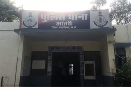 डबरा के आंतरी गांव में रहस्यमयी आग का आतंक, पांच भाइयों के घरों में बार-बार लग रही आग, दहशत में ग्रामीण