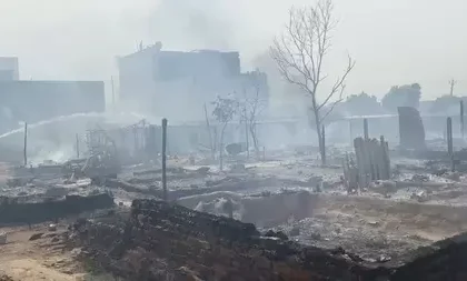 ग्रेटर नोएडा : झुग्गियों में भीषण आग, 20 से ज्यादा झुग्गियां जलकर राख, बाल-बाल बचे लोग
