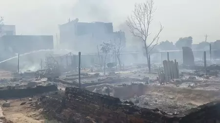 ग्रेटर नोएडा : झुग्गियों में भीषण आग, 20 से ज्यादा झुग्गियां जलकर राख, बाल-बाल बचे लोग
