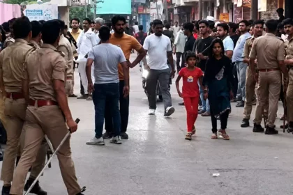 एटा में मोहर्रम जुलूस के दौरान बड़ा हादसा, हाईटेंशन लाइन से टकराया ताजिया, एक युवक की मौत