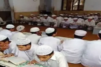 यूपी में मदरसा बोर्ड के मेधावियों को सरकार करेगी सम्मानित, टॉप-3 छात्रों को मिलेगा टैबलेट