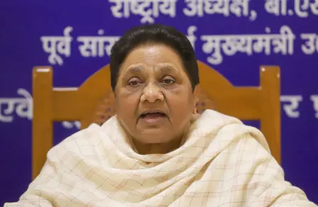 आंधी-तूफान की तबाही और महंगाई की दोहरी मार, सरकार दे राहत : मायावती