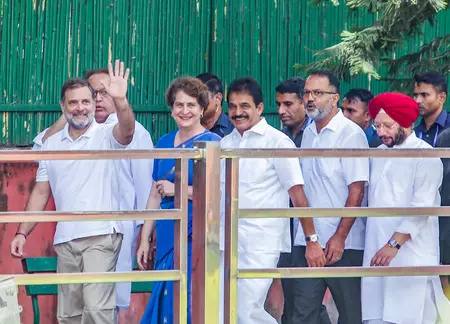 राहुल गांधी की तस्वीर के दुग्धाभिषेक पर भड़के भाजपा नेता, बोले-जो राम के नहीं हुए, वे परशुराम के कैसे हो सकते हैं