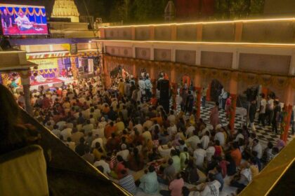 At Sankat Mochan Sangeet Samaroh, artistes of all faiths mark their attendance at Hanuman’s durbar