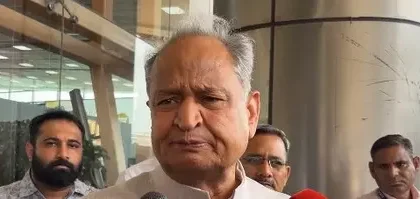 राजस्थान: अशोक गहलोत ने बाड़मेर रिफाइनरी परियोजना में पांच साल की देरी पर सवाल उठाए