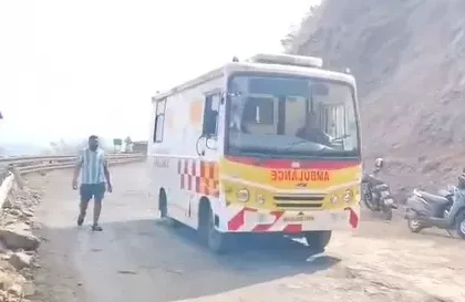 महाराष्ट्र : रायगढ़ में खाई में वाहन गिरने से 8 लोगों की मौत, सीएम फडणवीस ने जताया दुख