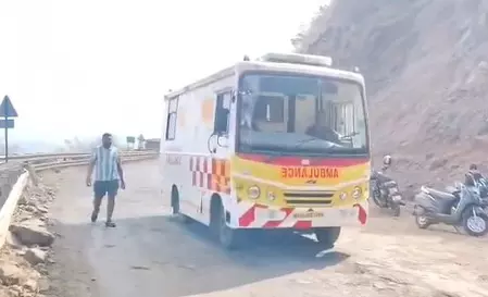 महाराष्ट्र : रायगढ़ में खाई में वाहन गिरने से 8 लोगों की मौत, सीएम फडणवीस ने जताया दुख