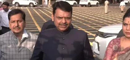 महाराष्ट्र दिवस पर सीएम फडणवीस ने संयुक्त आंदोलन के लिए जान कुर्बान करने वालों को दी श्रद्धांजलि