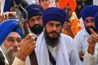 Amritpal Singh Arrest Operation: अमृतपाल सिंह के खिलाफ पंजाब पुलिस का एक्शन जारी, अब करीबी दलजीत कलसी को गुरुग्राम से हिरासत में लिया