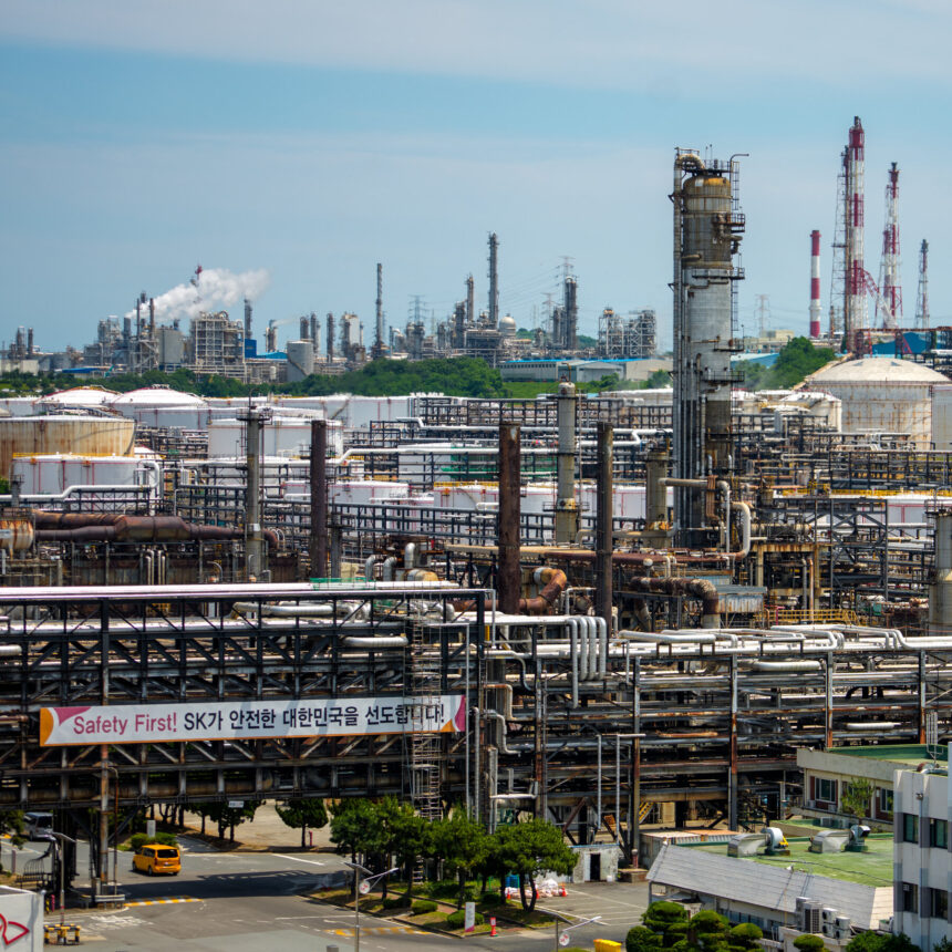 How a Jet Fuel Refinery Is Scrambling After the Iran War Oil Shock
