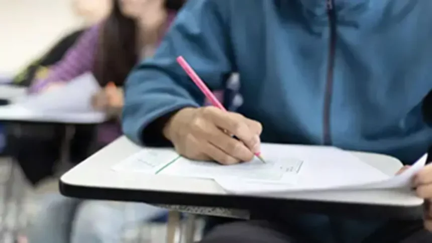 लखनऊ में लेखपाल भर्ती परीक्षा के पेपर लीक की अफवाह फैलाने वालों पर शिकंजा: पुलिस ने दर्ज की FIR, सोशल मीडिया अकाउंट्स रडार पर