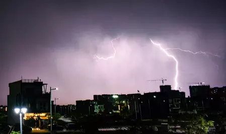 उत्तर भारत में गर्मी से राहत, आंधी-बारिश का अलर्ट; अगले दो दिनों में गिरेगा तापमान