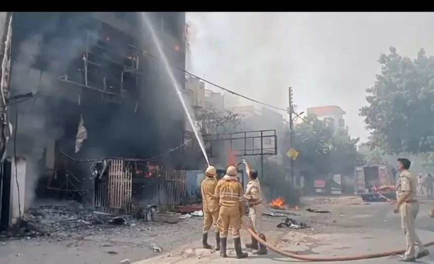 लखनऊ में बिल्डिंग में लगी भीषण आग, 15 छात्रों की मौत, सीएम योगी ने तेजी से बचाव अभियान चलाने का दिया आदेश