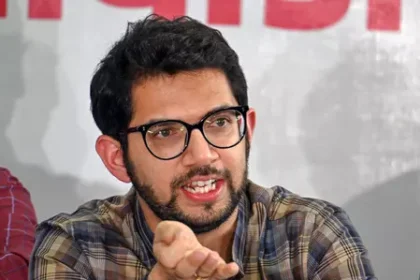 आदित्य ठाकरे ने महराष्ट्र सीएम को लिखा पत्र, जर्जर इमारतों की मरम्मत के लिए फंड रिलीज करने की मांग