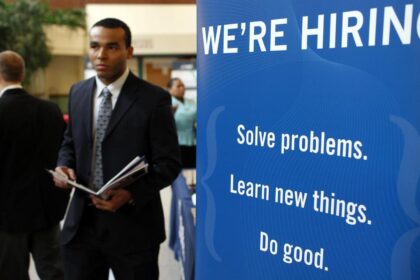 US labour market remains steady as jobless claims fall below expectations
