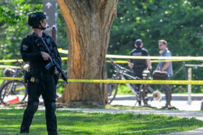 Armed man shot by U.S. Secret Service near White House