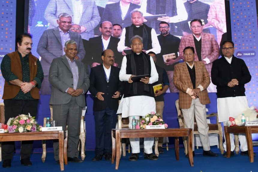 गुड गवर्नेंस का सपना और होगा मजबूत : मुख्यमंत्री & मुख्यमंत्री ने जयपुर, जोधपुर व उदयपुर के लिए 5जी इंटरनेट सेवा का किया शुभारम्भ